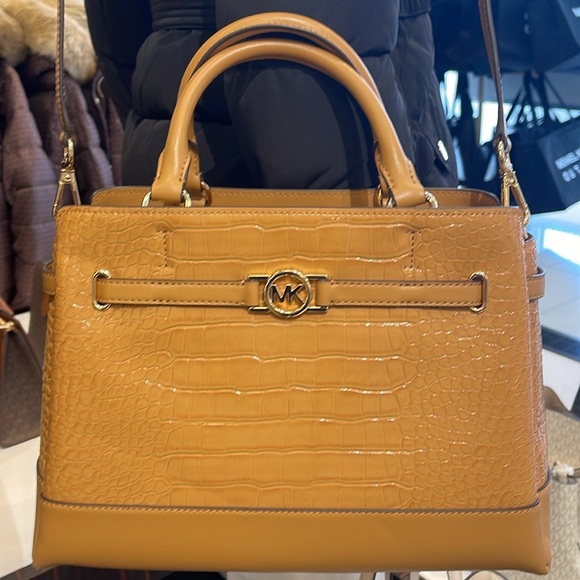 MICHAEL KORS
Reed Large Leather Belted Satchel Crossbody Handbag
Deer Crocodile - Picture 4 of 16